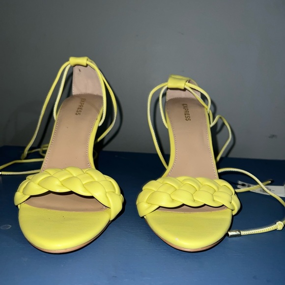 Open toe sandals
Lace-up styling
Braided strap
3.75" heel - Picture 1 of 4